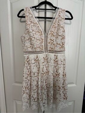 White Lace V-Neck Sleeveless Dress